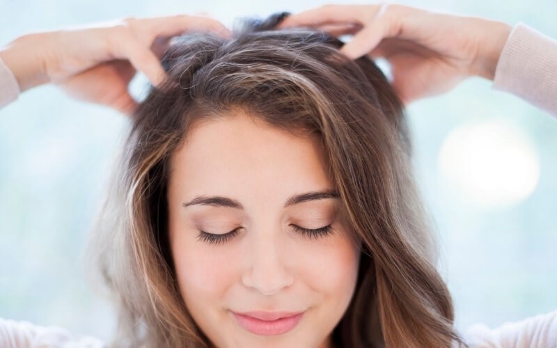 using-oil-for-scalp-massage